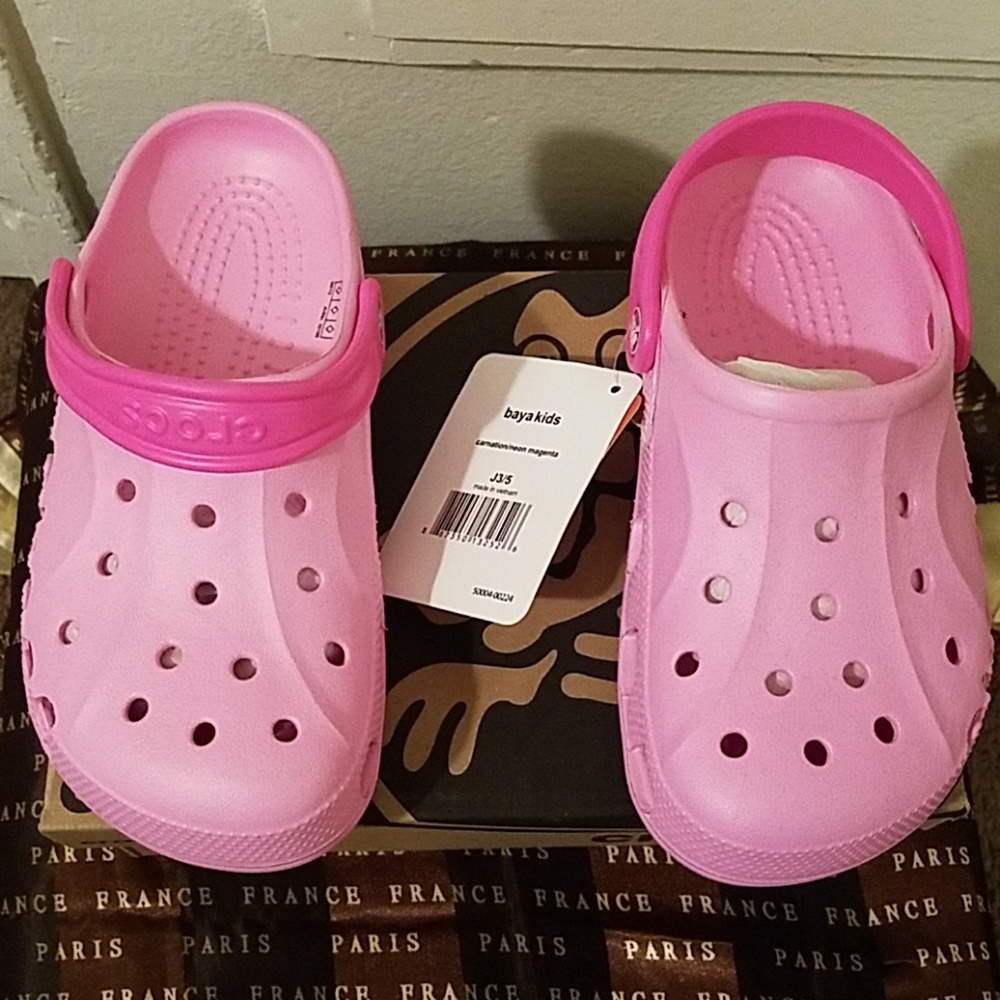 (New) Pink Crocs Size J3/5